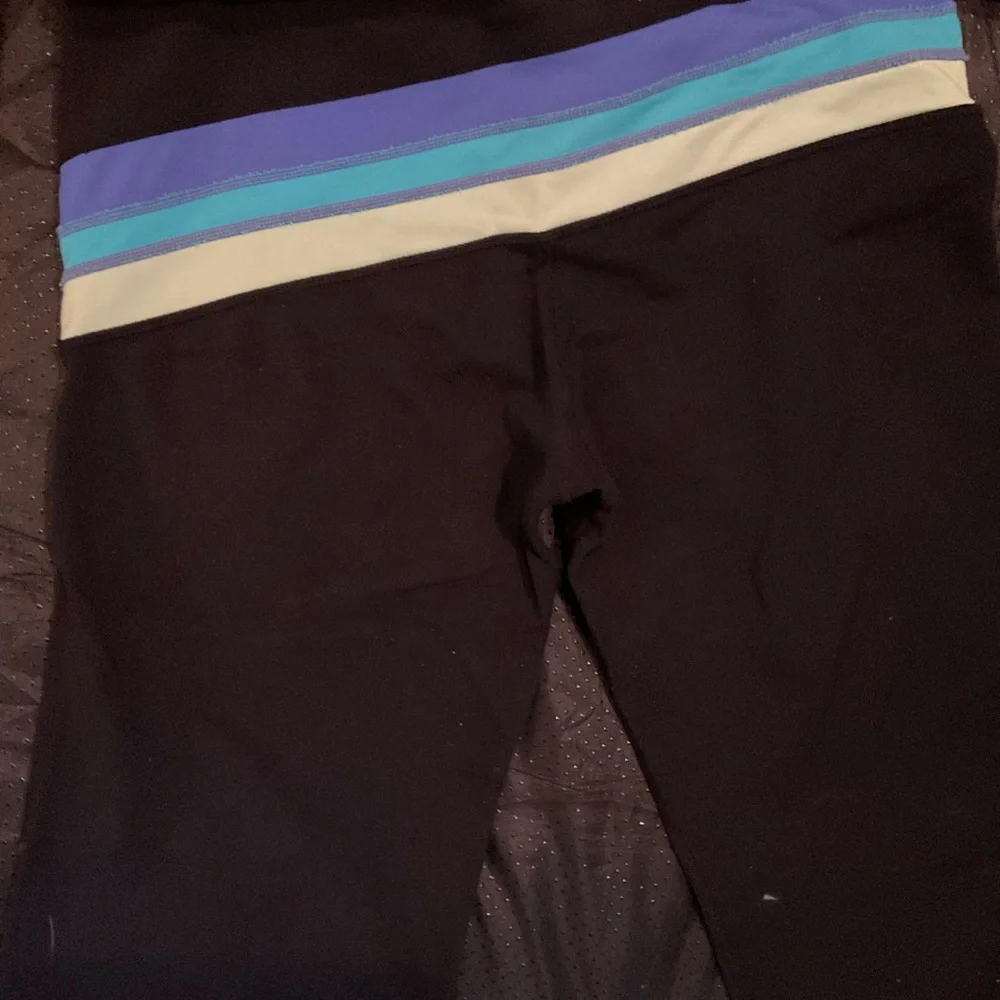 “LULULEMON” Reversible Cropped Pants with Tri Colour Top Band/ Stripe. - Picture 6 of 13